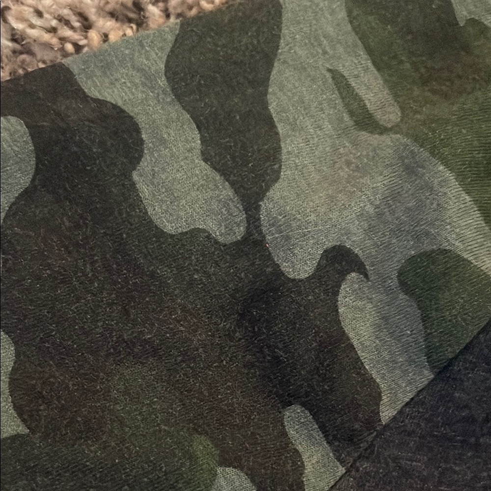 Cat & Jack Charcoal Shirt with Green Camo Sleeves - Picture 4 of 6